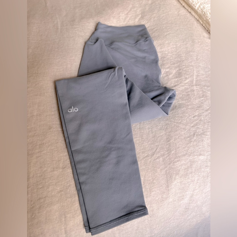ALO Yoga Leggings- Women’s Large - RN#87370
Light Blue-Gray color
